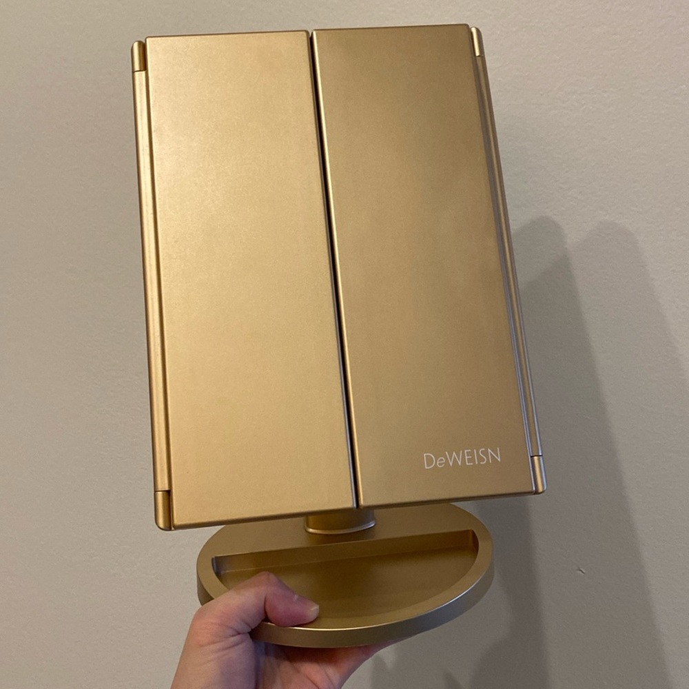 DeWeisn trifold lit makeup standing mirror 🪞